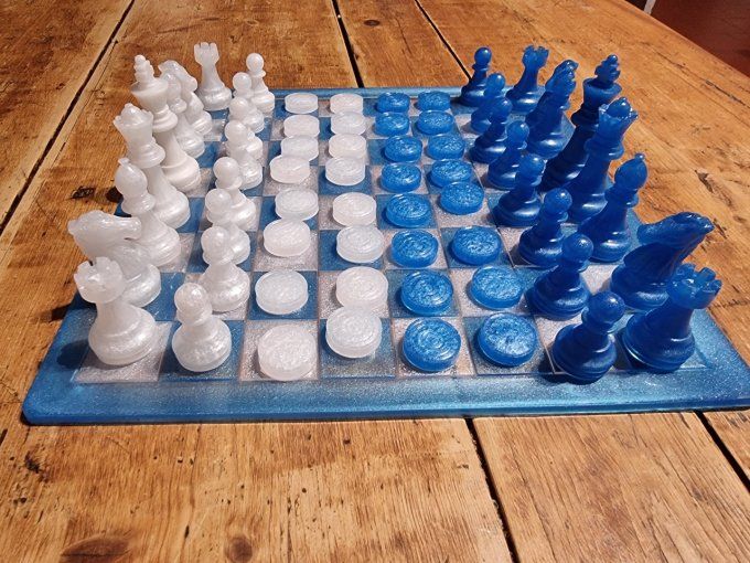 Jeux d'échec et dames et dames blanc et bleu nacré en résine époxy