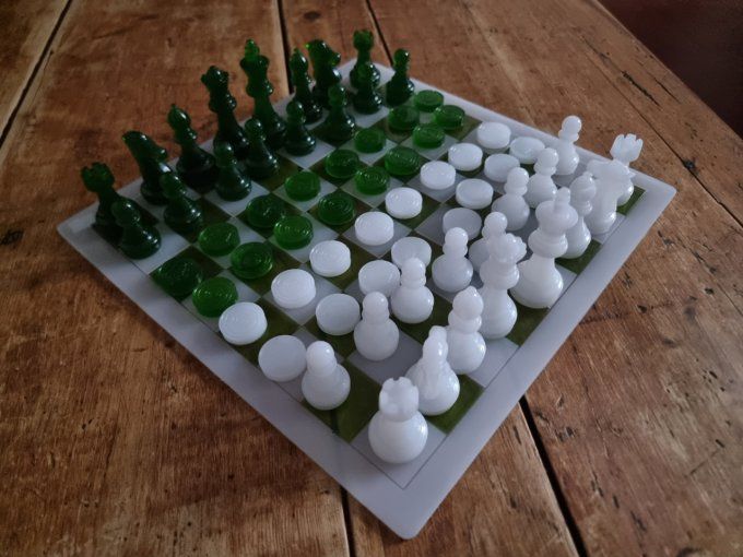 Jeux d'échec et dames et dames vert "olive" et blanc  en résine époxy