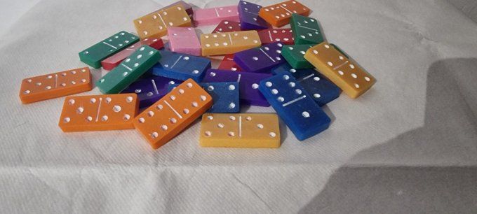 Jeu de dominos fabrication artisanale en résine époxy.