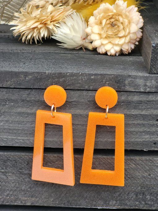 Boucles d'oreilles trapèze orange légèrement pailletées 