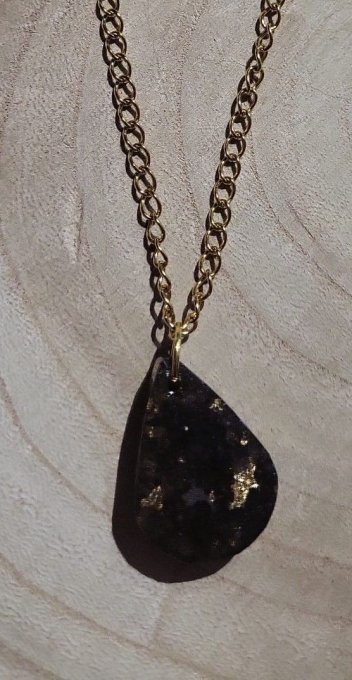 Collier chaîne dorée, goutte d'eau marron feuille d'or