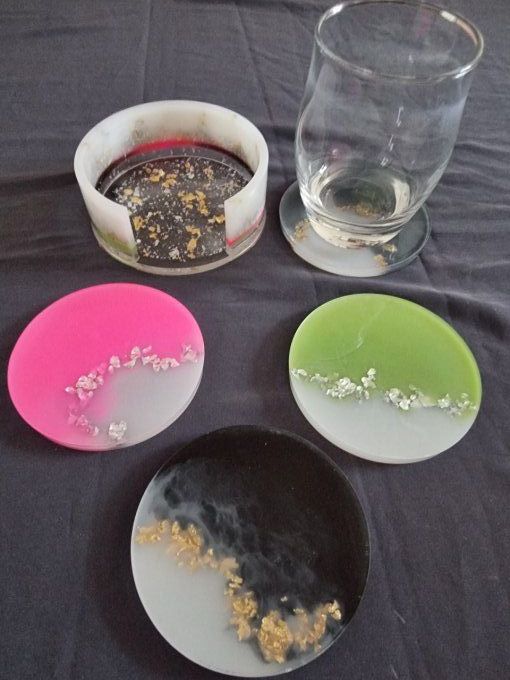 Ensemble  Dessous verres 4 duos de couleurs, fabrication artisanale en résine.