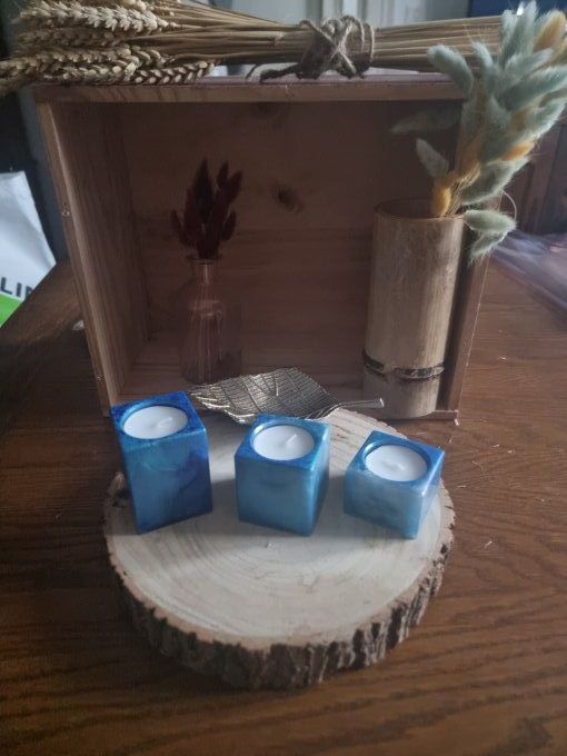 Lot de 3 Supports bougies bleu nacré, fabrication artisanale en résine époxy.