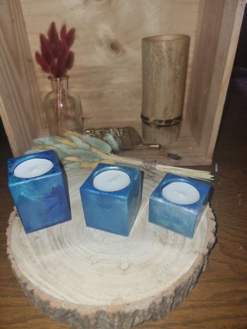 Lot de 3 Supports bougies bleu nacré, fabrication artisanale en résine époxy.